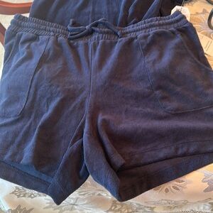 Brand new 2 pc navy terry shorts with short sleeve hooded top size 16/18.